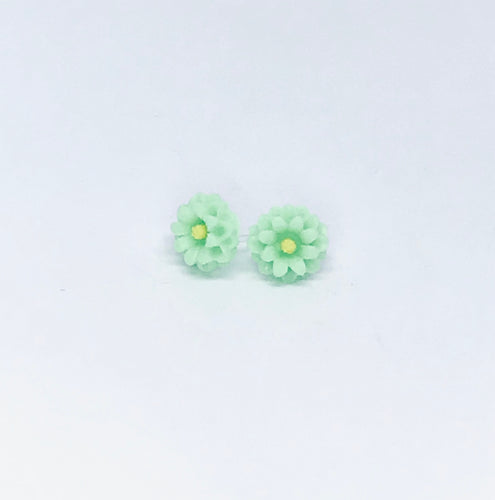 Daisy Studs in Mint Green (No Metal)